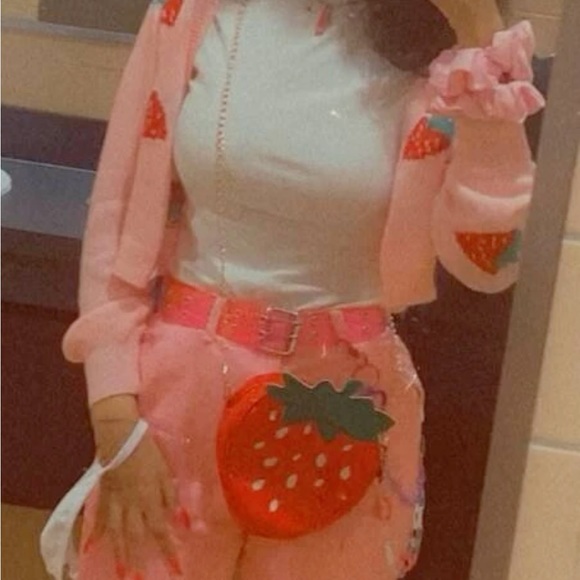 NWT Mini Strawberry Chain Crossbody Faux Leather Bag - Picture 5 of 7